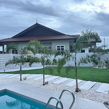 Home In Terengganu With Private Pool Kuala Terengganu Exterior foto